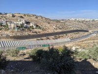 The_Wall_dividing_the_Cremisan_valley.jpg