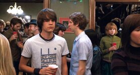 johnny_simmons-film-young_neil-scott_pilgrim_vs_the_world-t_shirts-young_neils_new_order_shirt.jpg